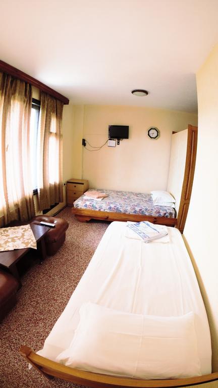 ホテル Atanasovi House シュコルピロフツ エクステリア 写真